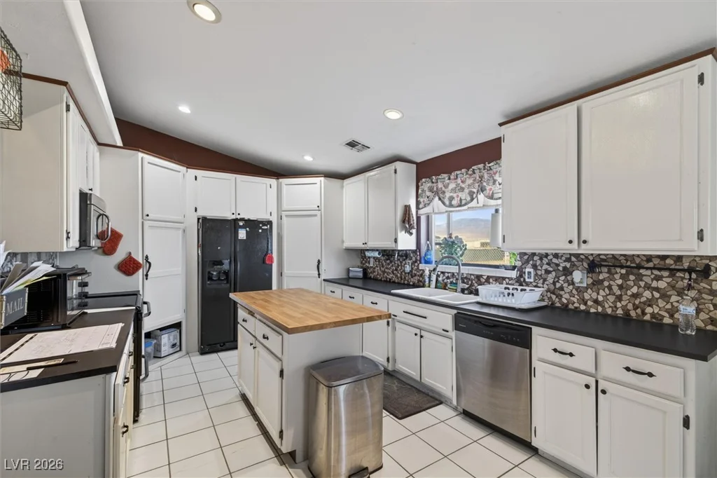 821 Happy, Pahrump, NV 89048