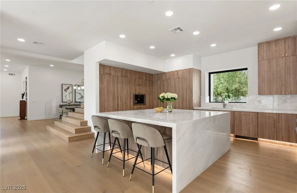 204 Luxaire, Las Vegas, NV 89144