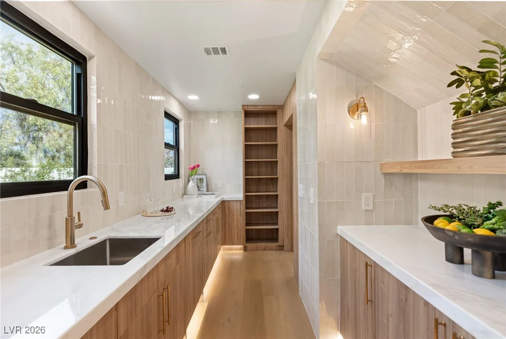 204 Luxaire, Las Vegas, NV 89144