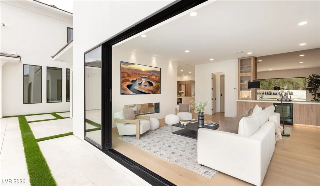 204 Luxaire, Las Vegas, NV 89144