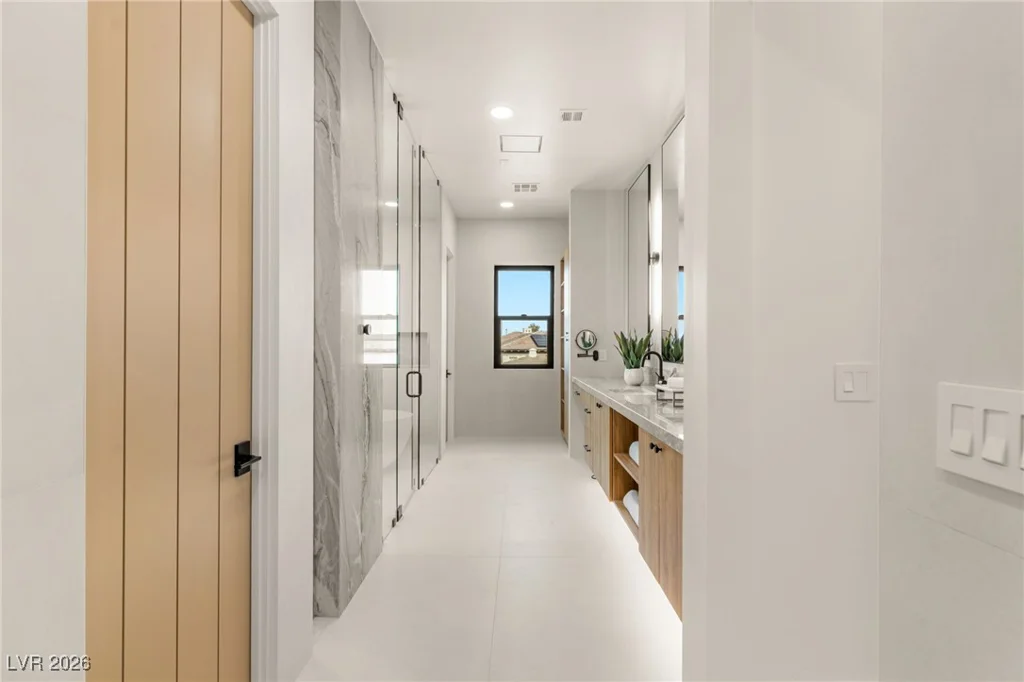 204 Luxaire, Las Vegas, NV 89144