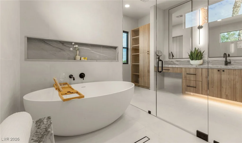 204 Luxaire, Las Vegas, NV 89144