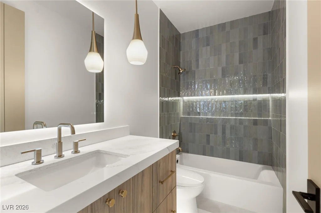 204 Luxaire, Las Vegas, NV 89144