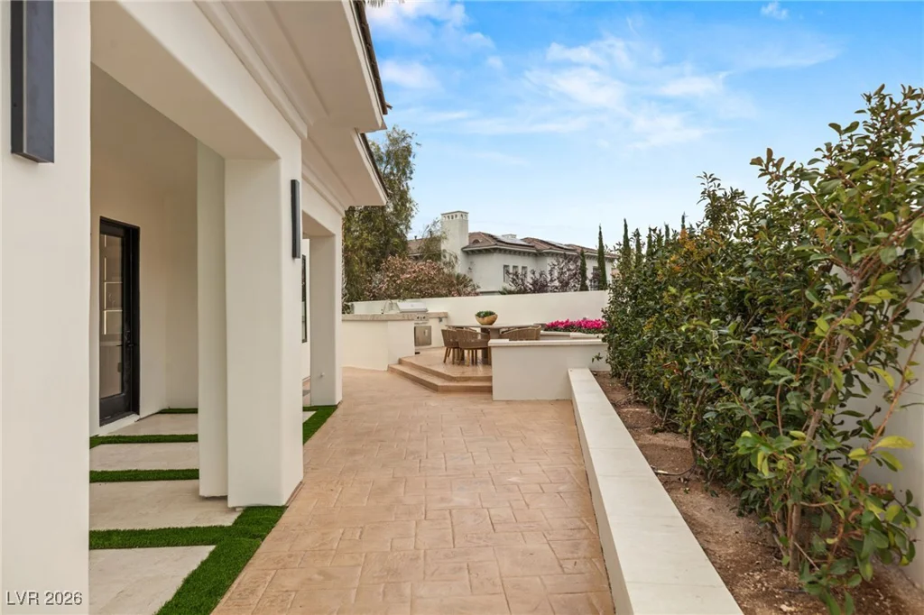 204 Luxaire, Las Vegas, NV 89144