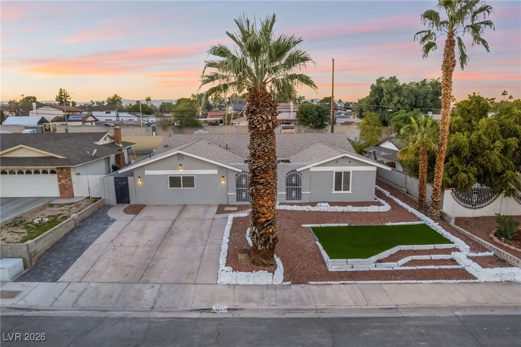 4461 Greenhill, Las Vegas, NV 89121