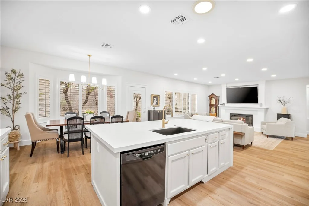 2621 Memphis, Henderson, NV 89052