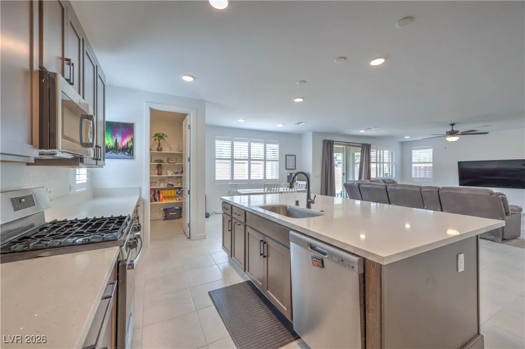 6923 Desert Finch, North Las Vegas, NV 89084