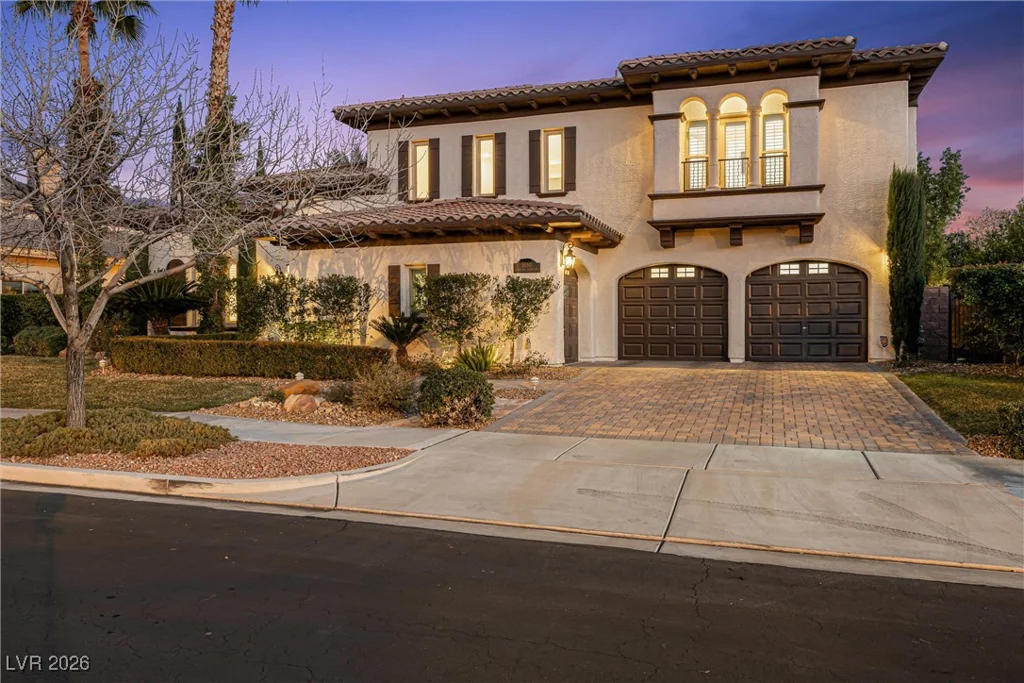 3050 American River, Las Vegas, NV 89135