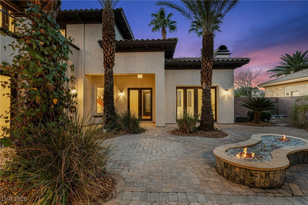 3050 American River, Las Vegas, NV 89135