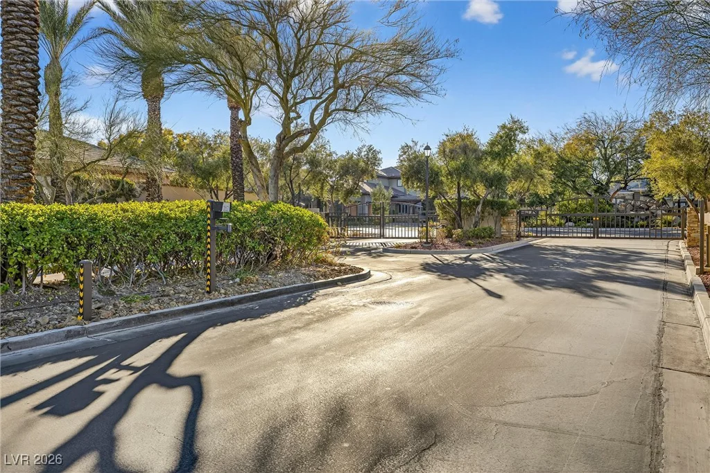 3050 American River, Las Vegas, NV 89135