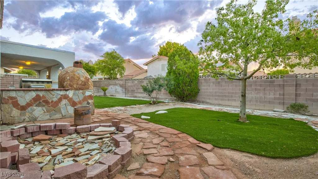 8640 Blissville, Las Vegas, NV 89145