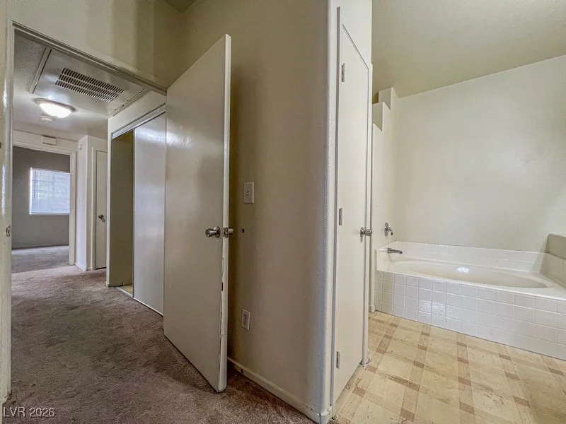 5650 Sahara, Las Vegas, NV 89142