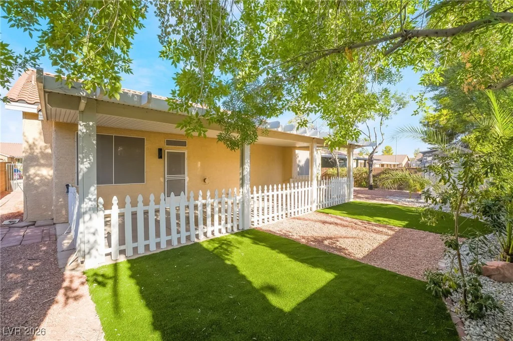 8880 Star Valley, Las Vegas, NV 89123