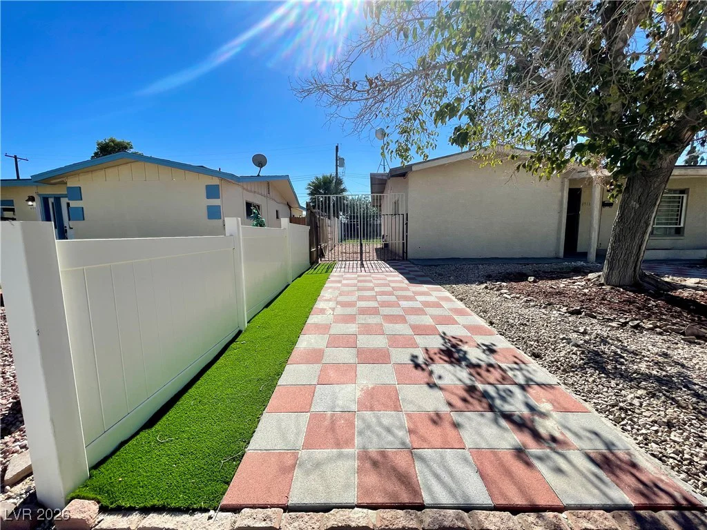 4911 Lana, Las Vegas, NV 89121