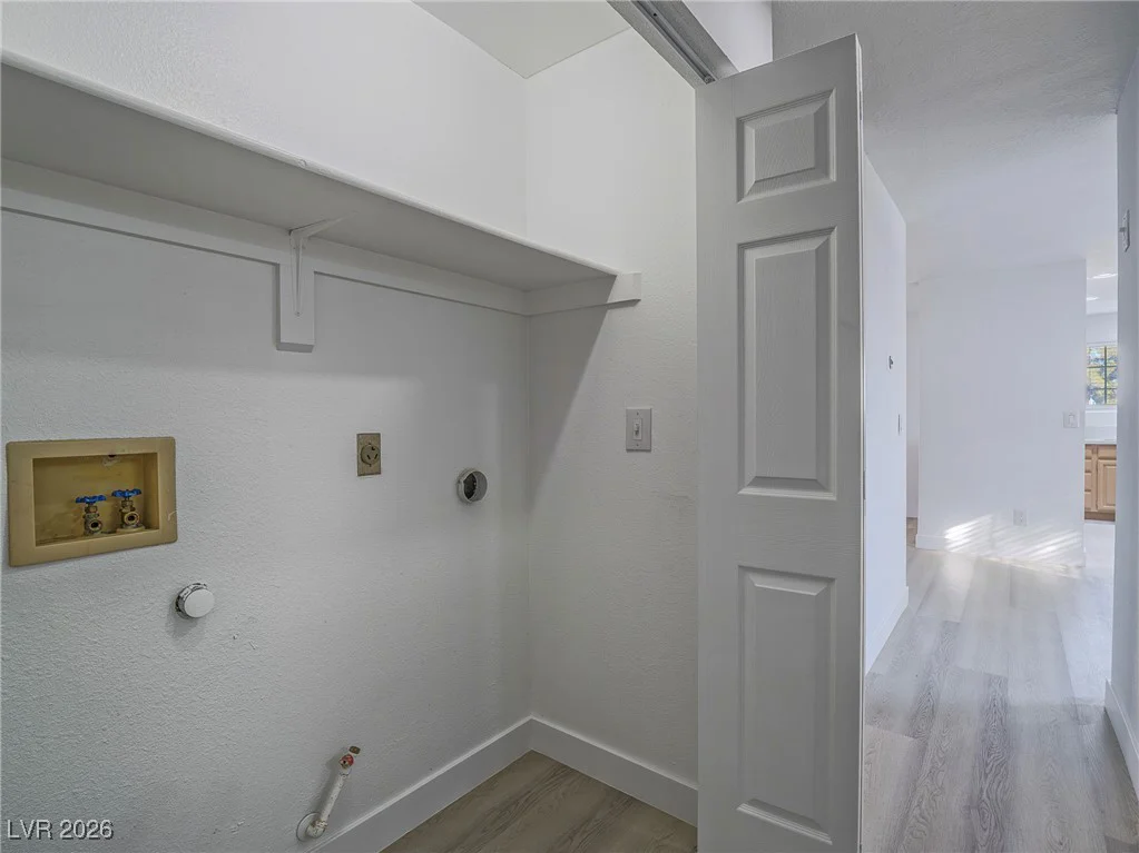 1375 Hacienda, Las Vegas, NV 89119