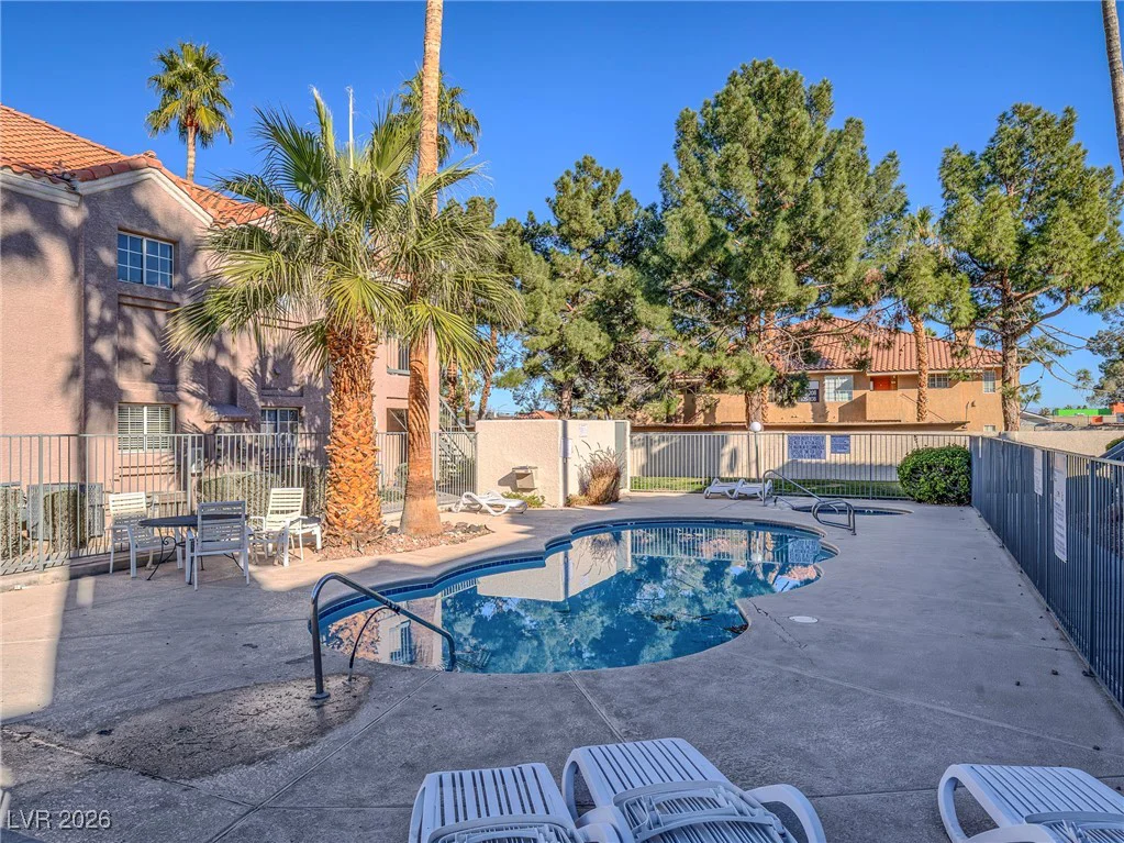 1375 Hacienda, Las Vegas, NV 89119