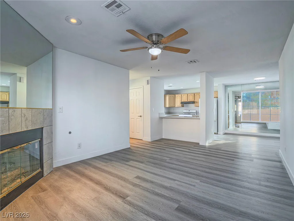 1375 Hacienda, Las Vegas, NV 89119