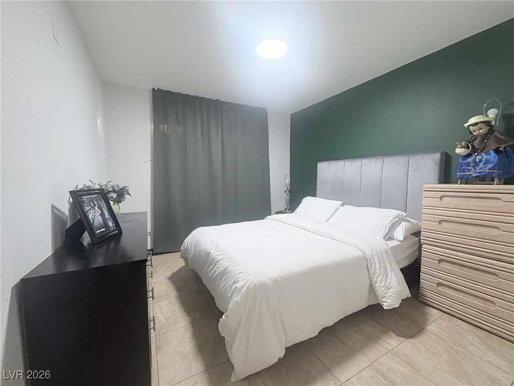 4302 Paramount, Las Vegas, NV 89115