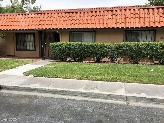 6681 Bubbling Brook, Las Vegas, NV 89107