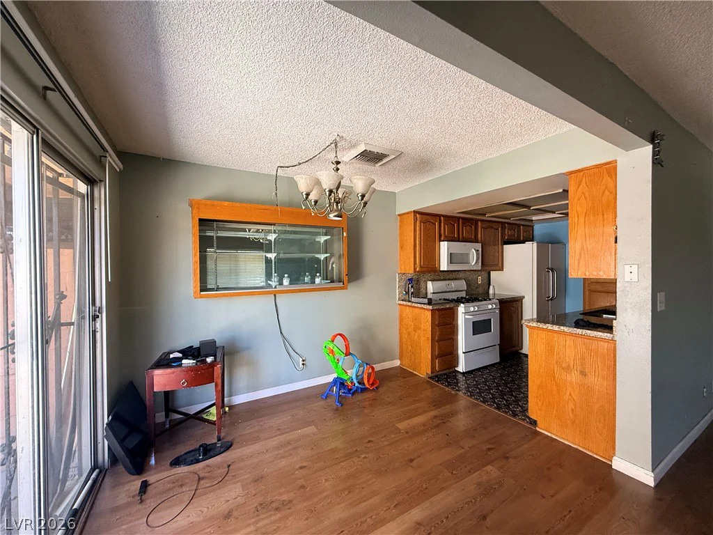 6681 Bubbling Brook, Las Vegas, NV 89107