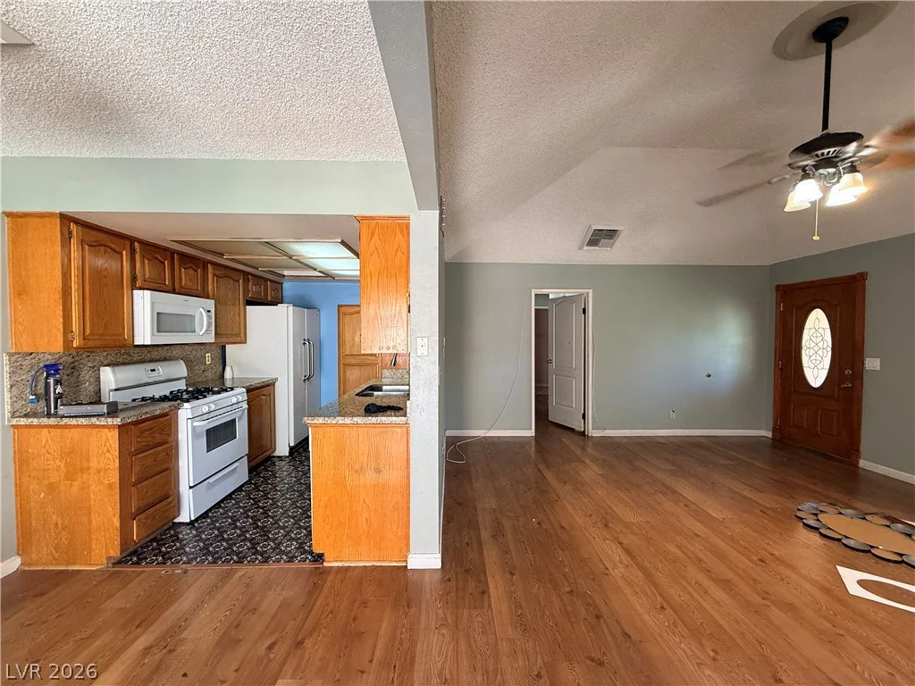 6681 Bubbling Brook, Las Vegas, NV 89107