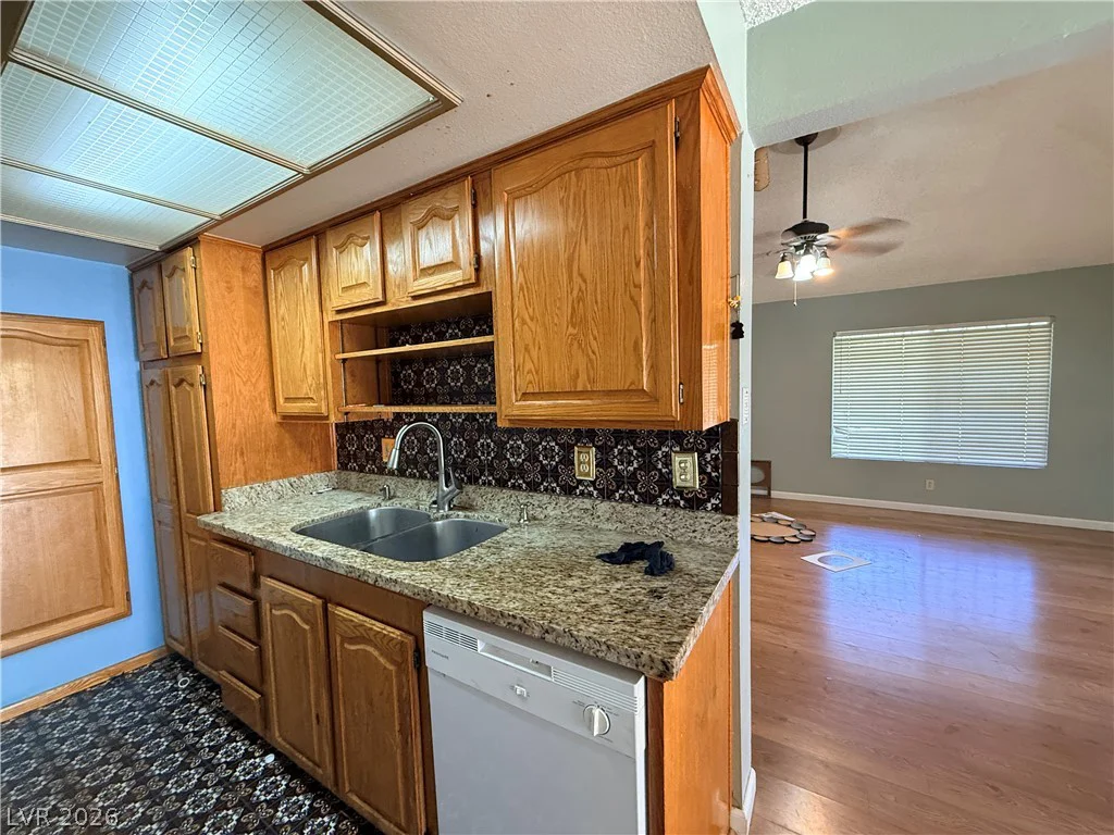 6681 Bubbling Brook, Las Vegas, NV 89107