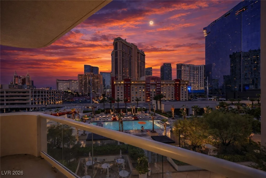 135 HARMON, Las Vegas, NV 89109
