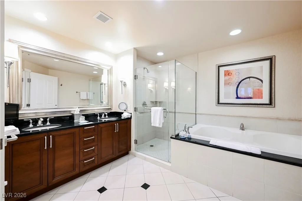 135 HARMON, Las Vegas, NV 89109