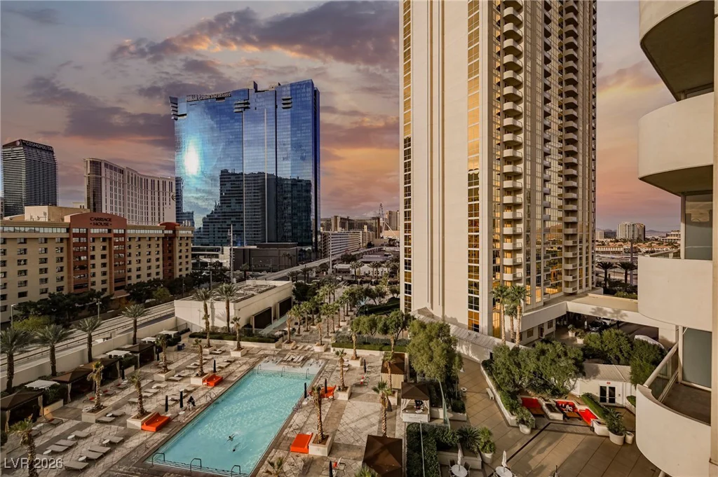 135 HARMON, Las Vegas, NV 89109