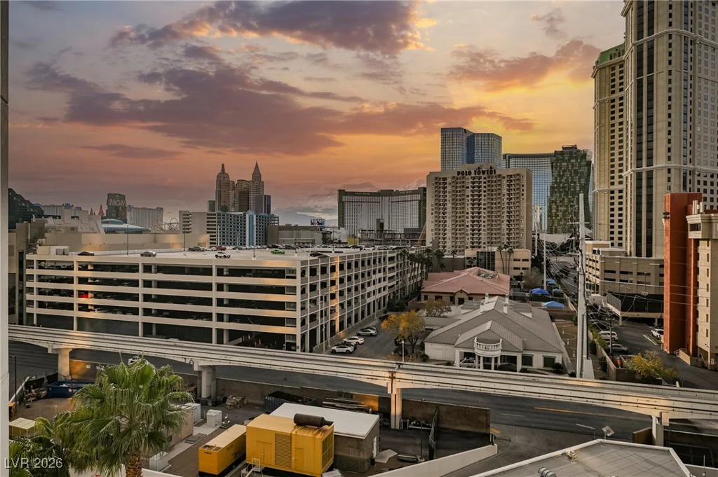 135 HARMON, Las Vegas, NV 89109