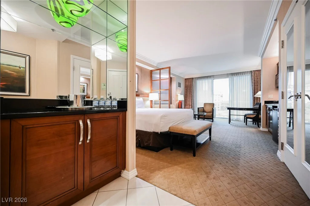 135 HARMON, Las Vegas, NV 89109