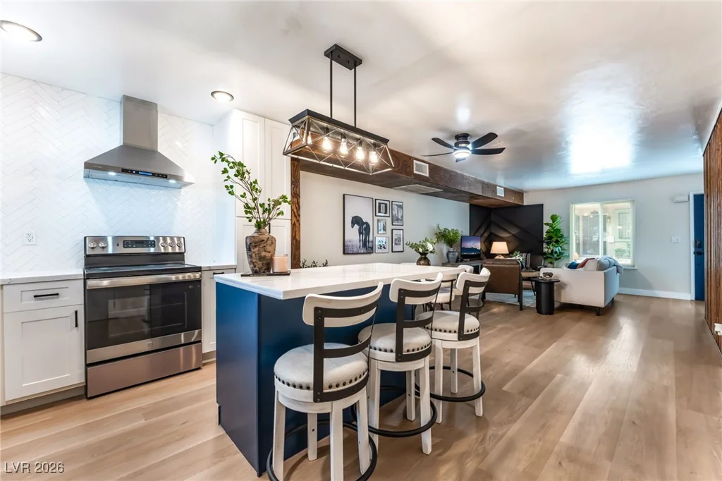 5911 Vegas, Las Vegas, NV 89108