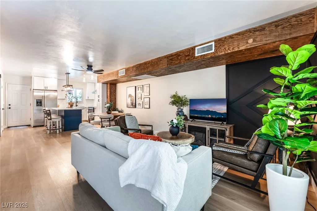 5911 Vegas, Las Vegas, NV 89108