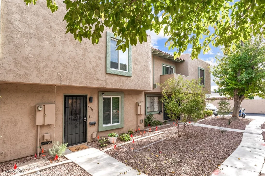 5911 Vegas, Las Vegas, NV 89108