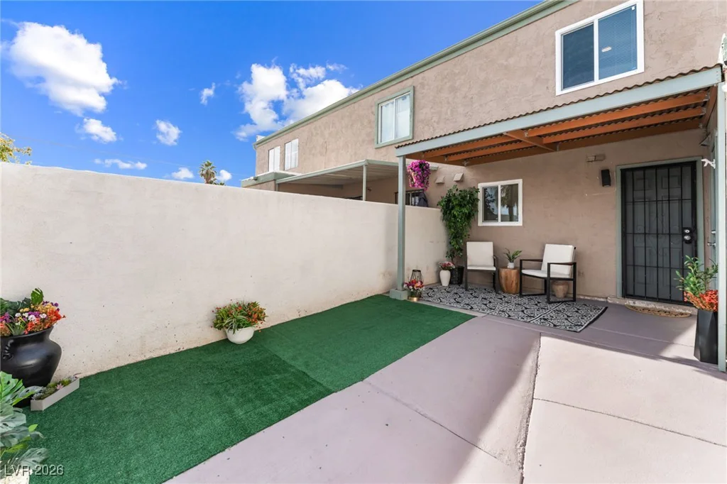 5911 Vegas, Las Vegas, NV 89108