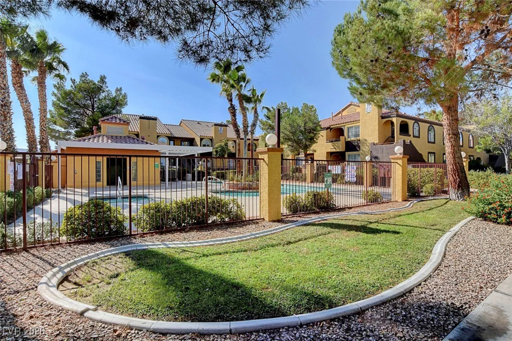 7950 Flamingo, Las Vegas, NV 89147