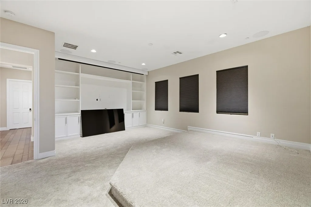 84 Olympia Chase, Las Vegas, NV 89141