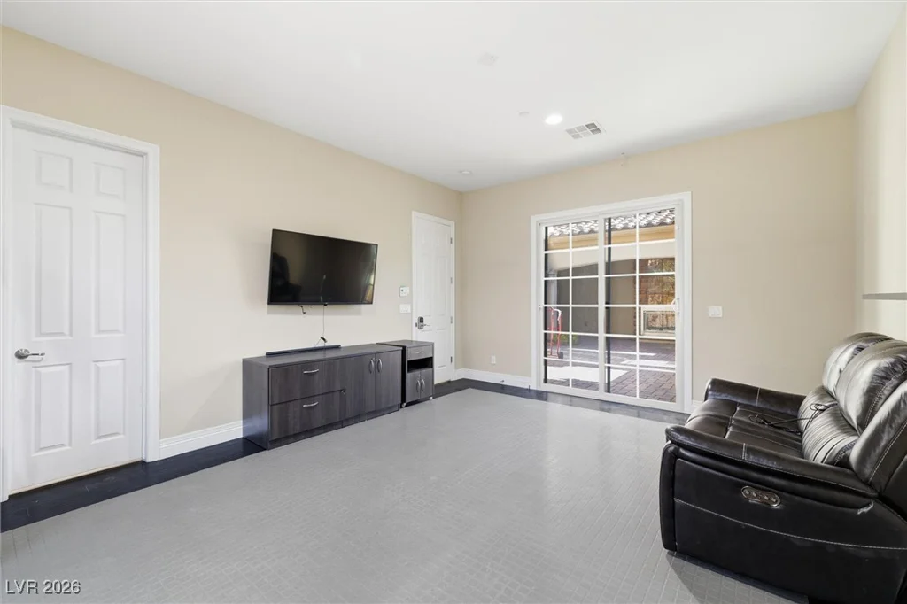 84 Olympia Chase, Las Vegas, NV 89141