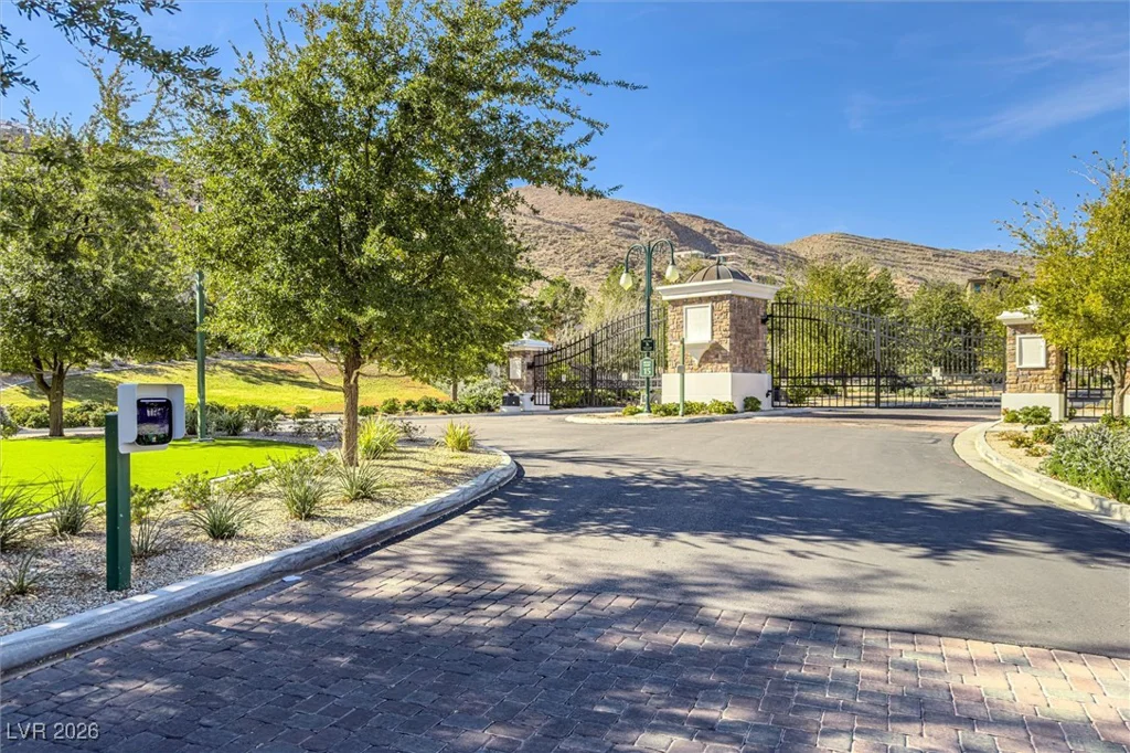 84 Olympia Chase, Las Vegas, NV 89141
