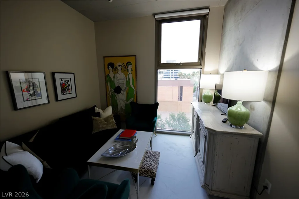 353 Bonneville, Las Vegas, NV 89101