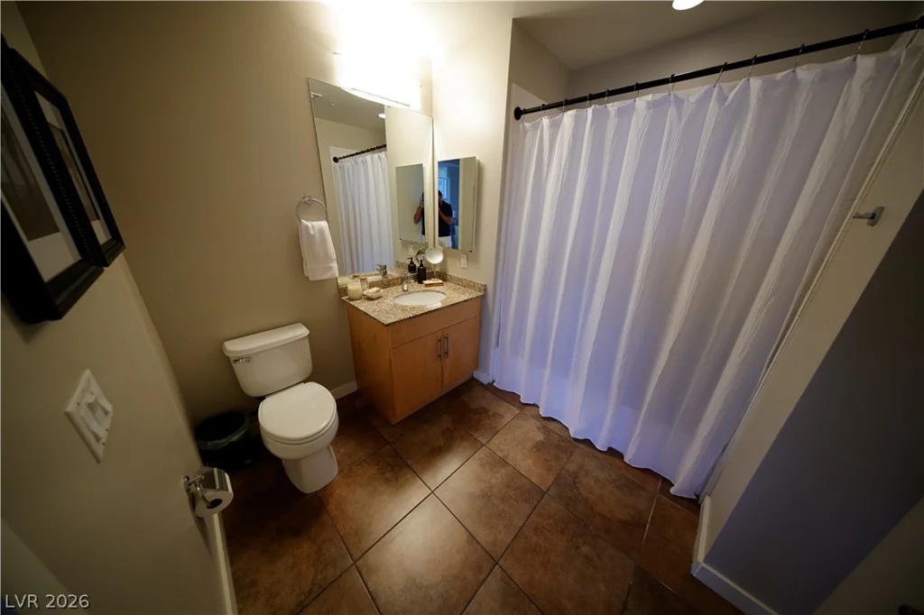 353 Bonneville, Las Vegas, NV 89101