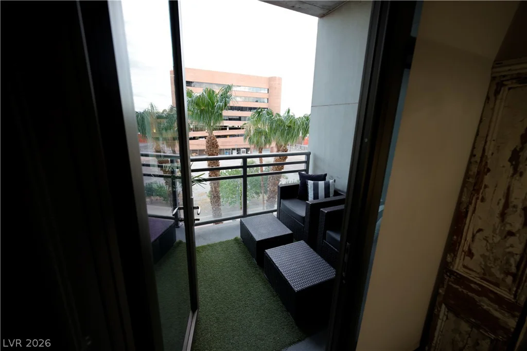 353 Bonneville, Las Vegas, NV 89101