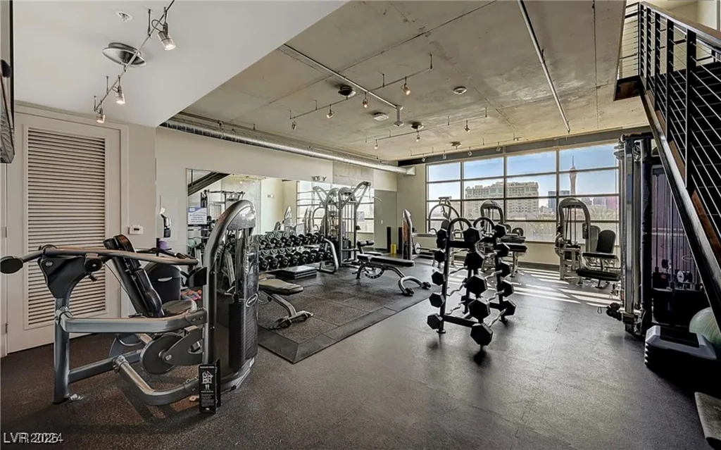 353 Bonneville, Las Vegas, NV 89101