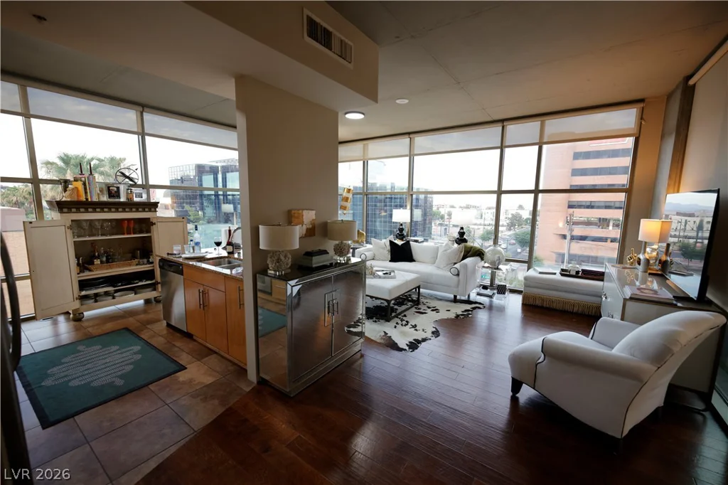 353 Bonneville, Las Vegas, NV 89101