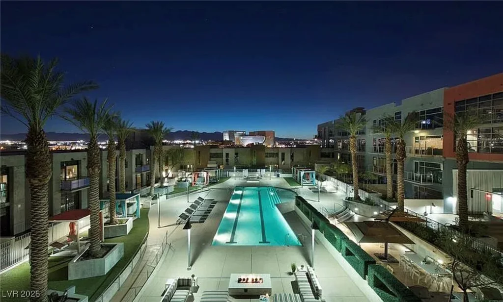 353 Bonneville, Las Vegas, NV 89101