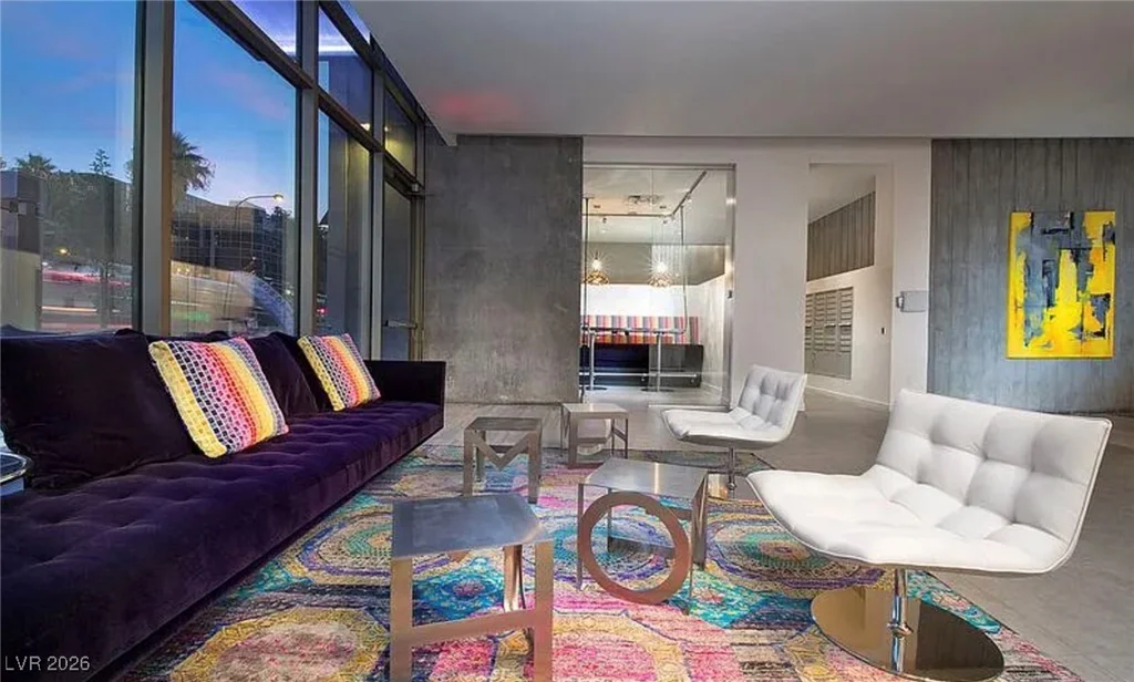 353 Bonneville, Las Vegas, NV 89101