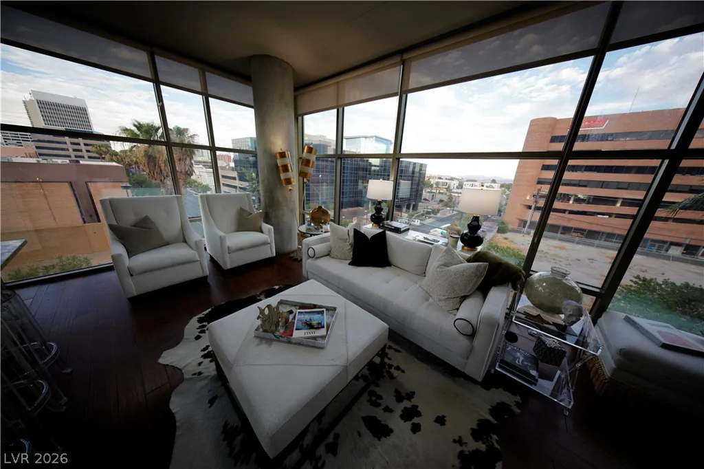 353 Bonneville, Las Vegas, NV 89101