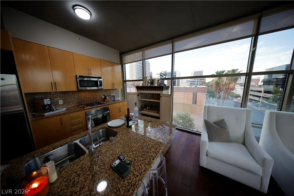 353 Bonneville, Las Vegas, NV 89101