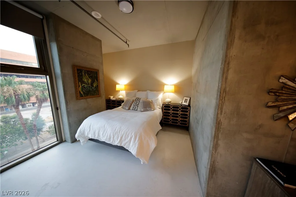 353 Bonneville, Las Vegas, NV 89101