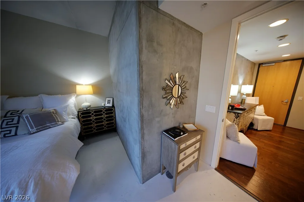 353 Bonneville, Las Vegas, NV 89101